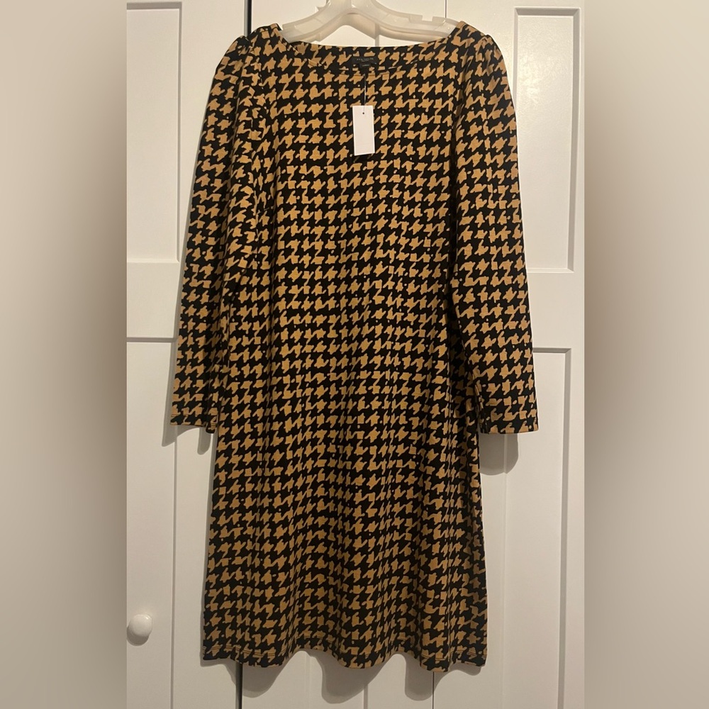 Ann Taylor Factory Black and Tan Houndstooth  Shift Dress size M. New w/tags.